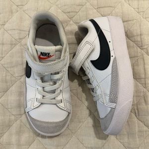 Nike Blazer Low '77
Little Kids' Shoes
White/Black
Size 12C